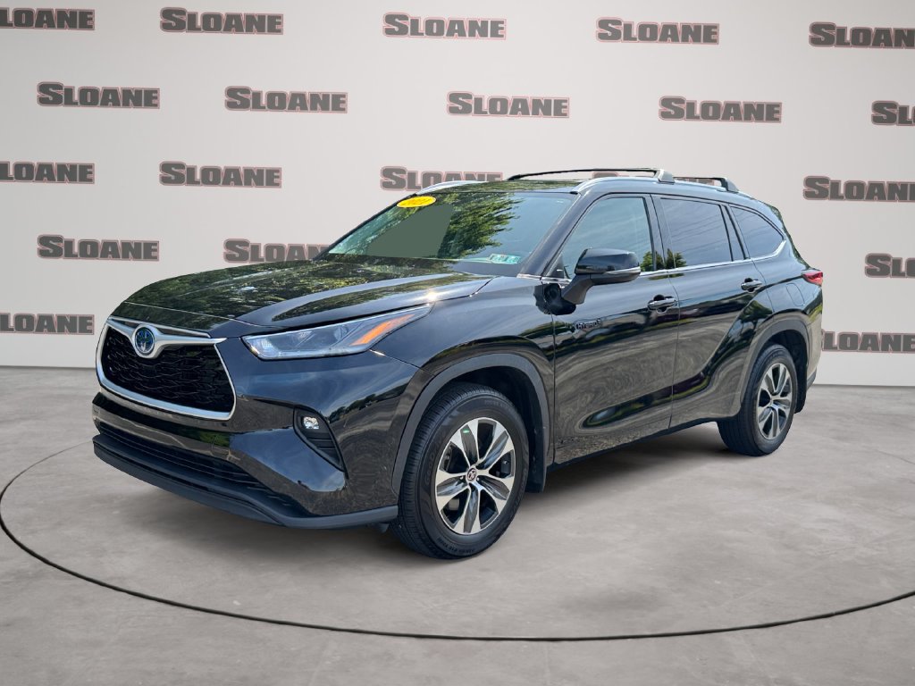 Used 2021 Toyota Highlander XLE AWD/4WD image 1