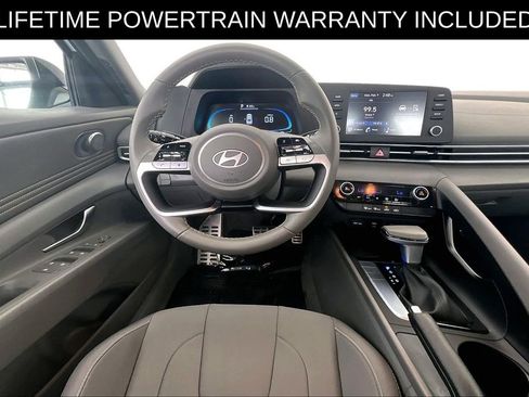 Used 2025 Hyundai Elantra Sport image 5