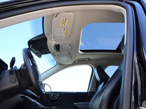 Used 2025 Lincoln Aviator AWD image 36