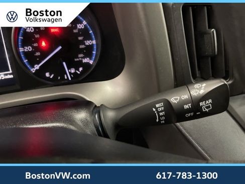 Used 2018 Toyota RAV4 LE image 18