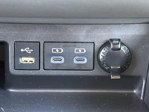 Used 2022 Toyota Highlander XLE FWD image 22