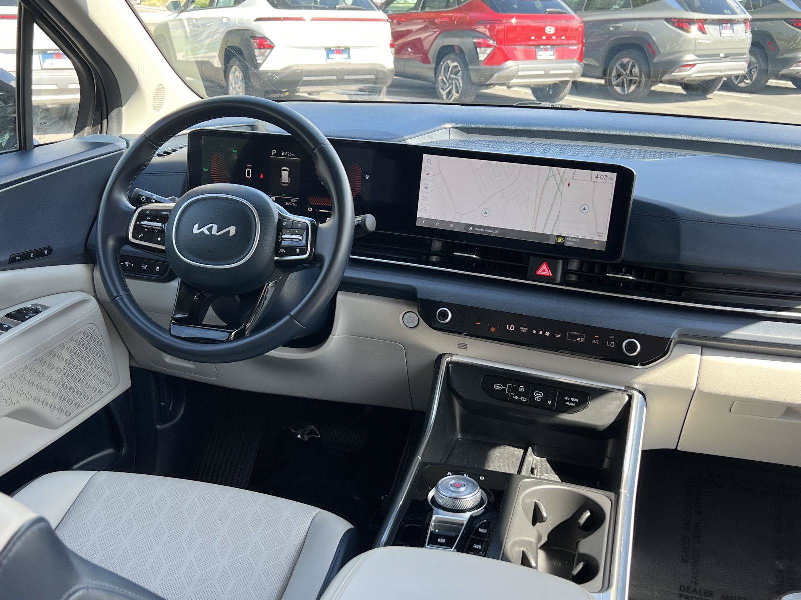 Used 2026 Kia Carnival EX FWD image 2