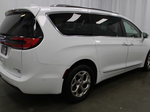 Used 2021 Chrysler Pacifica Limited w/ Premium & Safety Sphere Group AWD/4WD image 5