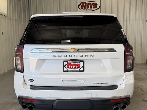 Used 2021 Chevrolet Suburban Premier w/ Premium Package AWD/4WD image 4