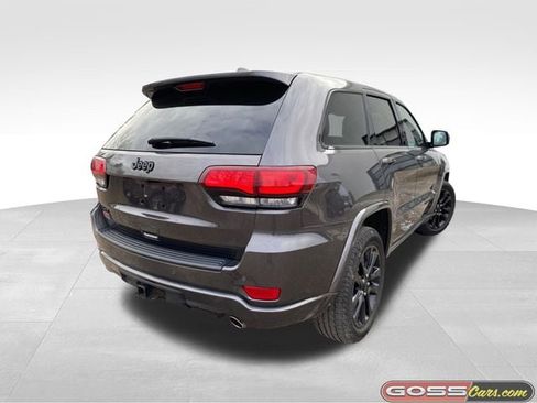Used 2019 Jeep Grand Cherokee Altitude image 3