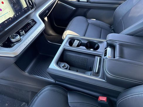 New 2025 Ford Expedition Platinum w/ Driver's Package image 15