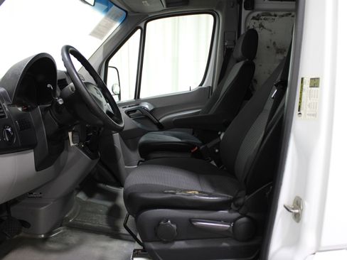 Used 2013 Mercedes-Benz Sprinter 2500 image 3