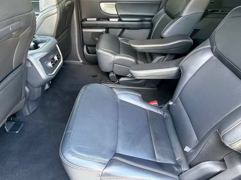 Used 2025 Ford Expedition Platinum AWD/4WD image 24