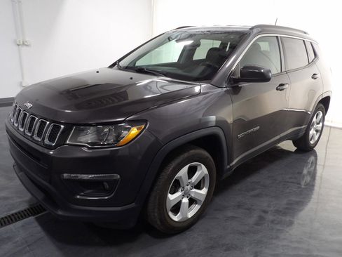 Used 2018 Jeep Compass Latitude w/ Cold Weather Group image 3