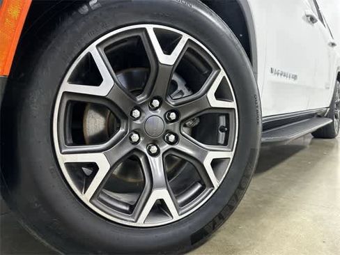 Used 2023 Jeep Wagoneer L Series III w/ Preferred Equipment Group image 29