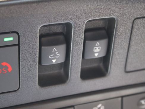 Certified 2025 Nissan Pathfinder Platinum AWD/4WD image 33