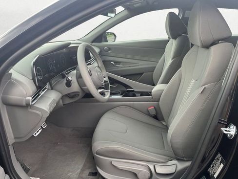 Certified 2025 Hyundai Elantra SEL FWD image 9