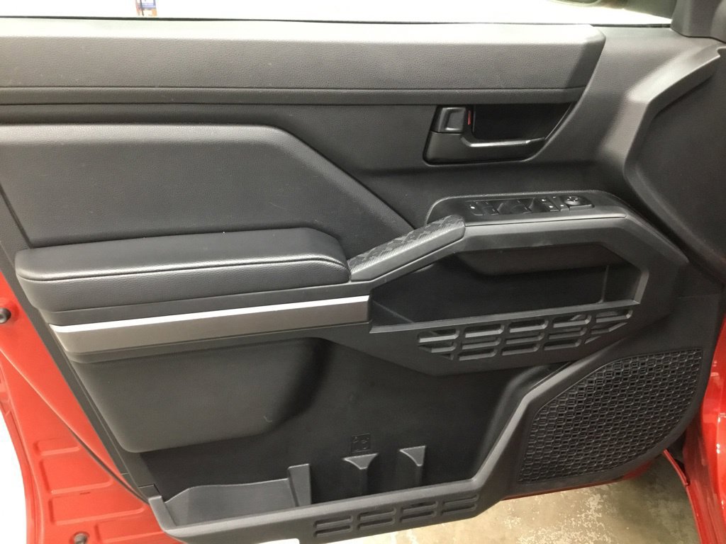 Used 2025 Toyota Tacoma SR5 w/ SR5 Upgrade Package AWD/4WD image 7