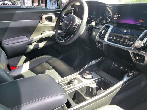 Certified 2023 Kia Sorento EX AWD/4WD image 9