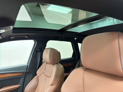 Used 2021 Audi Q5 Prestige w/ Prestige Package image 12