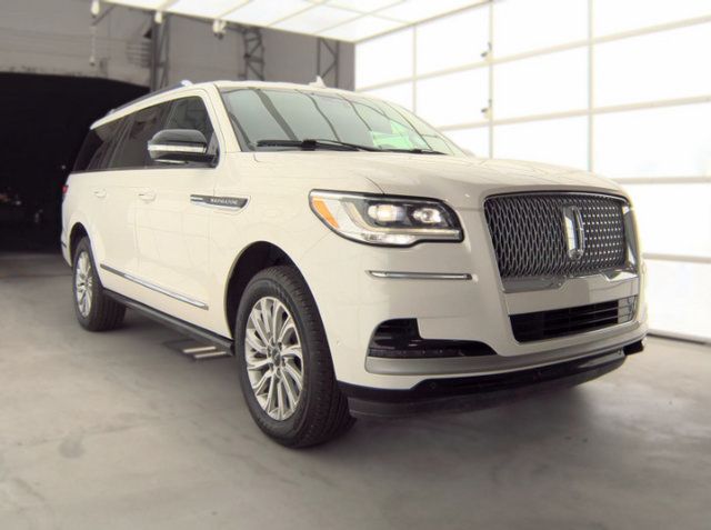 Used 2022 Lincoln Navigator L 4WD image 5