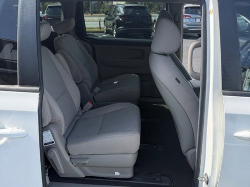 Used 2019 Kia Sedona L FWD image 18