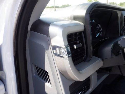 Used 2024 Ford F250 XL image 11