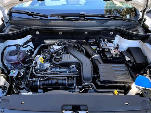 New 2026 Volkswagen Taos SE image 16