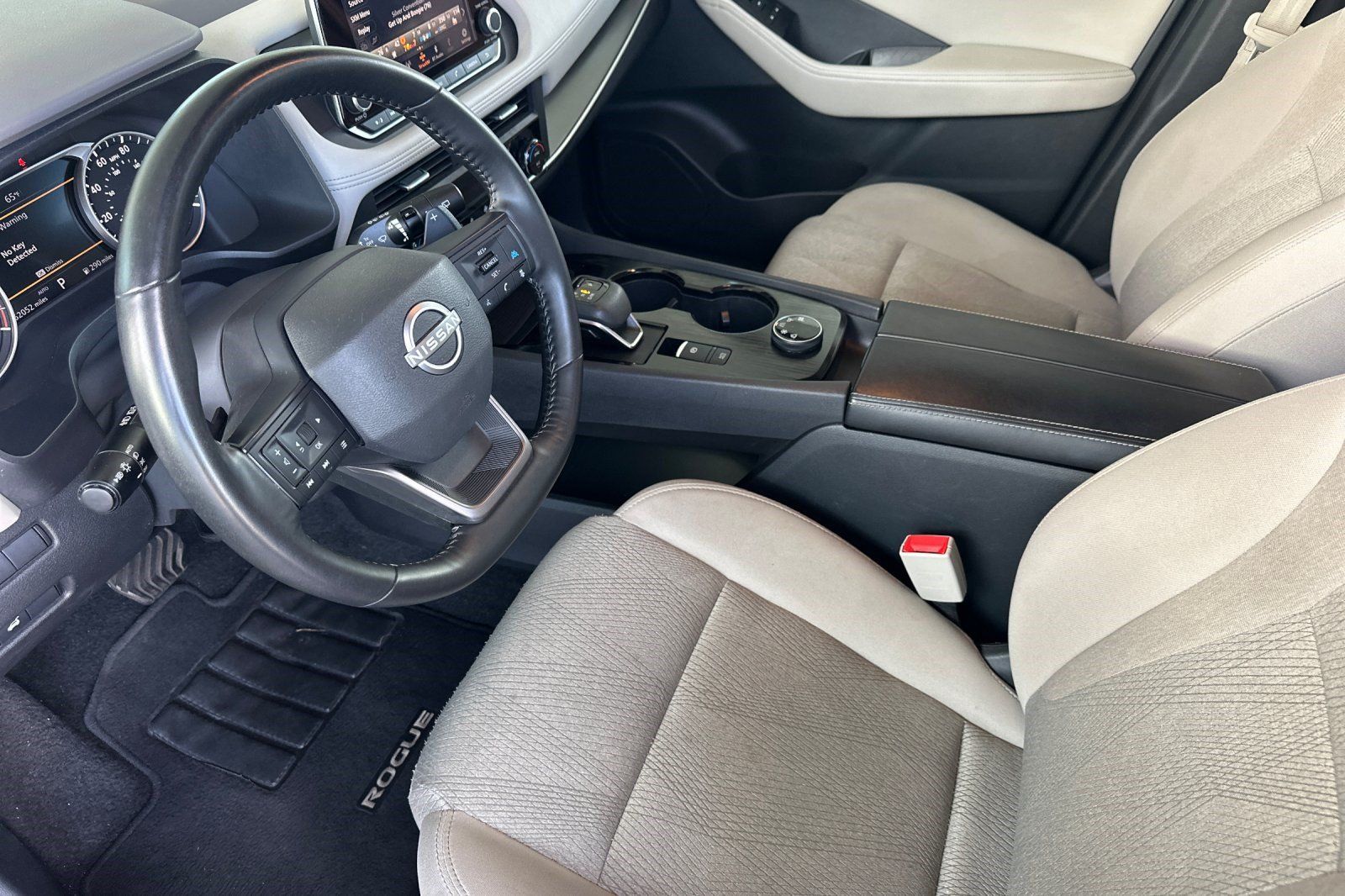 Used 2025 Nissan Rogue SV AWD/4WD image 4