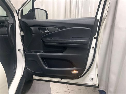 Used 2019 Honda Pilot Elite image 12