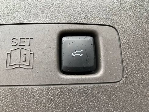 Certified 2024 Lincoln Corsair Grand Touring AWD/4WD image 6