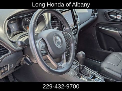 Used 2020 Jeep Cherokee Limited w/ Technology Group AWD/4WD image 17