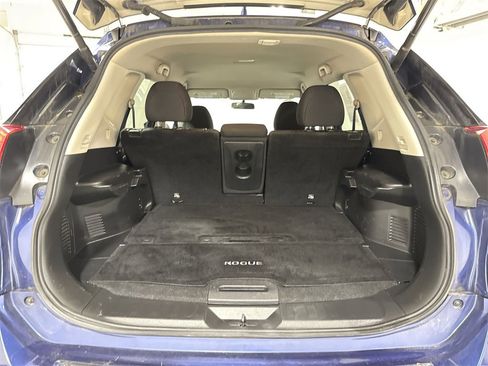 Used 2017 Nissan Rogue SV w/ SV Premium Package image 24