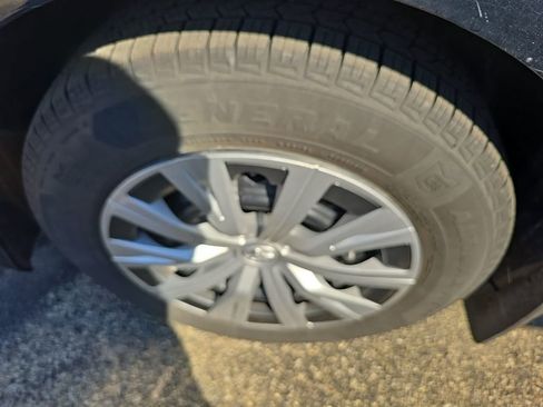 Used 2020 Toyota Camry LE image 8