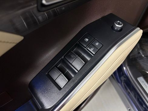 Used 2021 Toyota Highlander Limited image 18