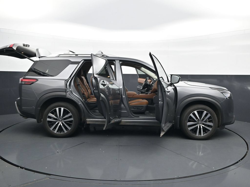 Used 2025 Nissan Pathfinder Platinum AWD/4WD image 50