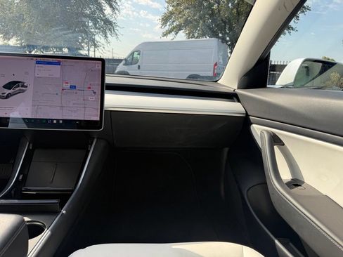 Used 2020 Tesla Model 3 Standard Range Plus RWD image 7