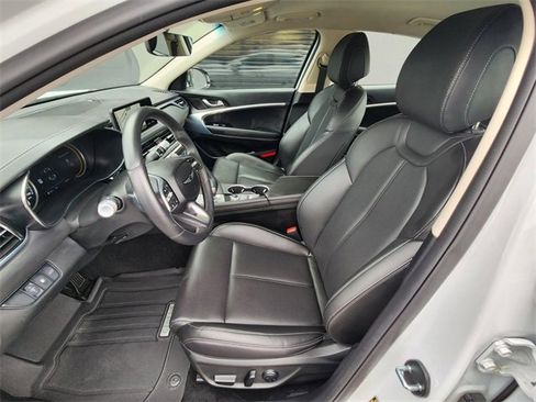 Used 2025 Genesis G70 2.5T image 17