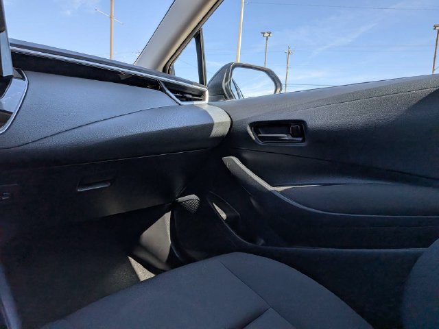 Used 2025 Toyota Corolla LE FWD image 16