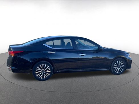 Used 2025 Nissan Altima 2.5 SV image 16