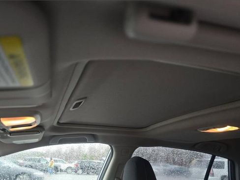 Used 2022 Subaru Crosstrek 2.0i Premium w/ Moonroof Package image 17