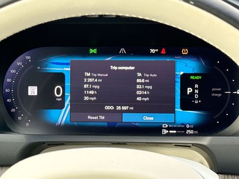 Certified 2023 Volvo XC90 T8 Plus w/ Protection Package Premier AWD/4WD image 17