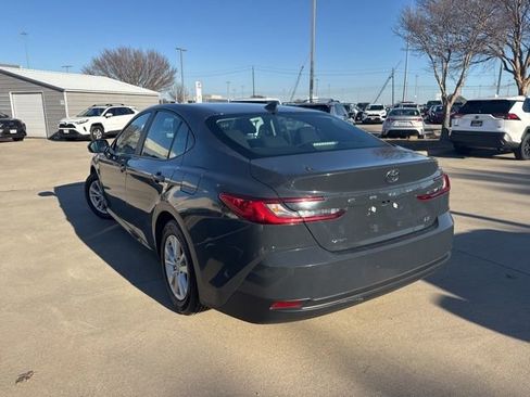 Used 2025 Toyota Camry LE image 4