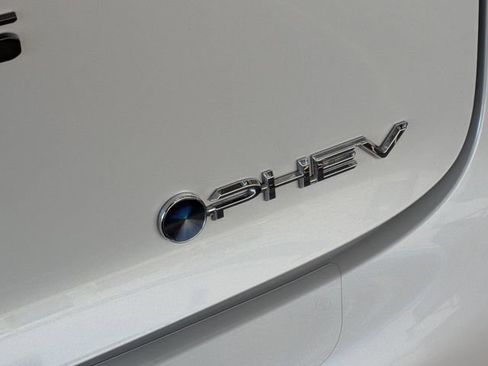 Used 2025 Toyota Prius Plug-In Hybrid FWD image 30