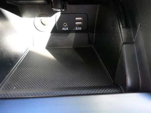 Used 2017 Subaru Legacy 2.5i Premium image 12