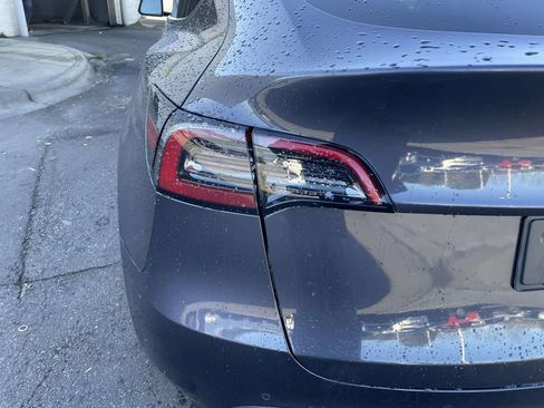 Used 2022 Tesla Model Y Long Range image 18