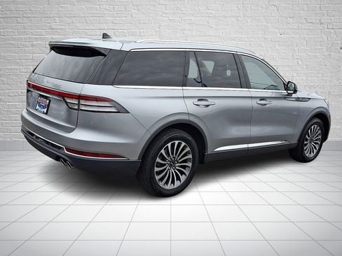 Used 2023 Lincoln Aviator AWD w/ Premium Package image 4