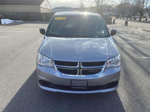 Used 2018 Dodge Grand Caravan SE w/ UConnect Hands-Free Group image 3