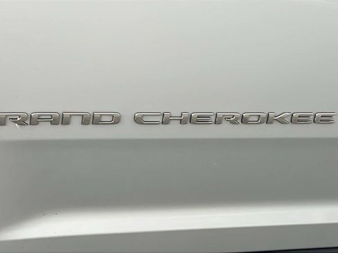 Certified 2022 Jeep Grand Cherokee Limited image 28