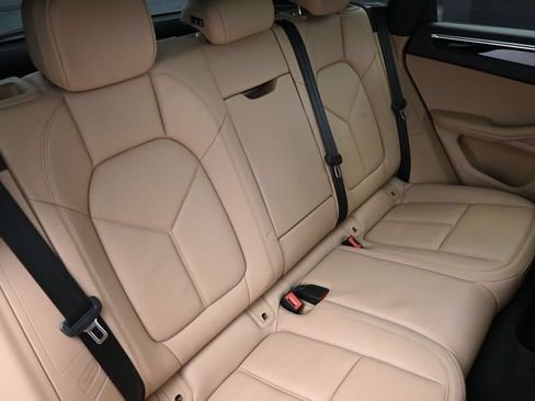 Certified 2023 Porsche Macan AWD/4WD image 26