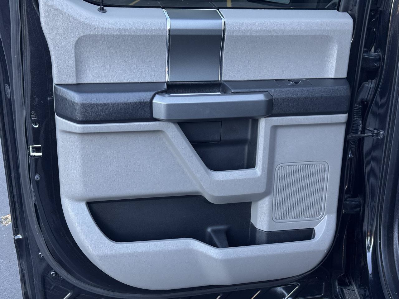 Used 2015 Ford F150 XLT w/ Equipment Group 302A Luxury RWD image 14