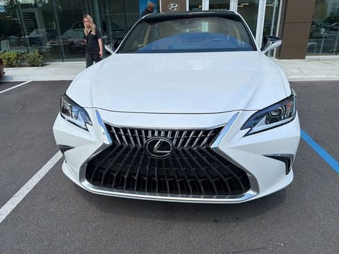 Used 2025 Lexus ES 350 w/ Premium Package FWD image 2