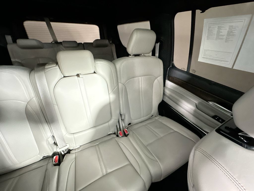 Used 2025 Jeep Grand Wagoneer 4WD w/ 8-Passenger Seating Package image 14