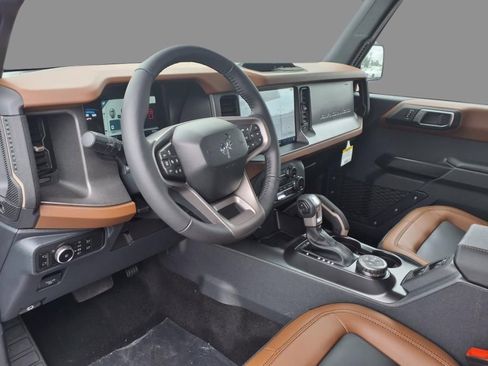 Used 2024 Ford Bronco Outer Banks image 4