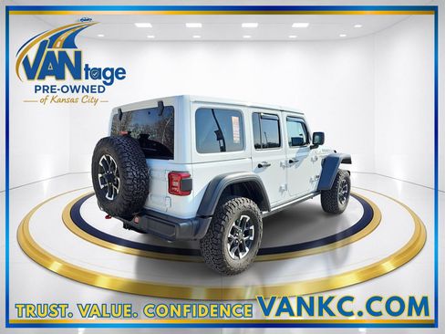 Used 2025 Jeep Wrangler Unlimited Rubicon w/ Convenience Group image 6